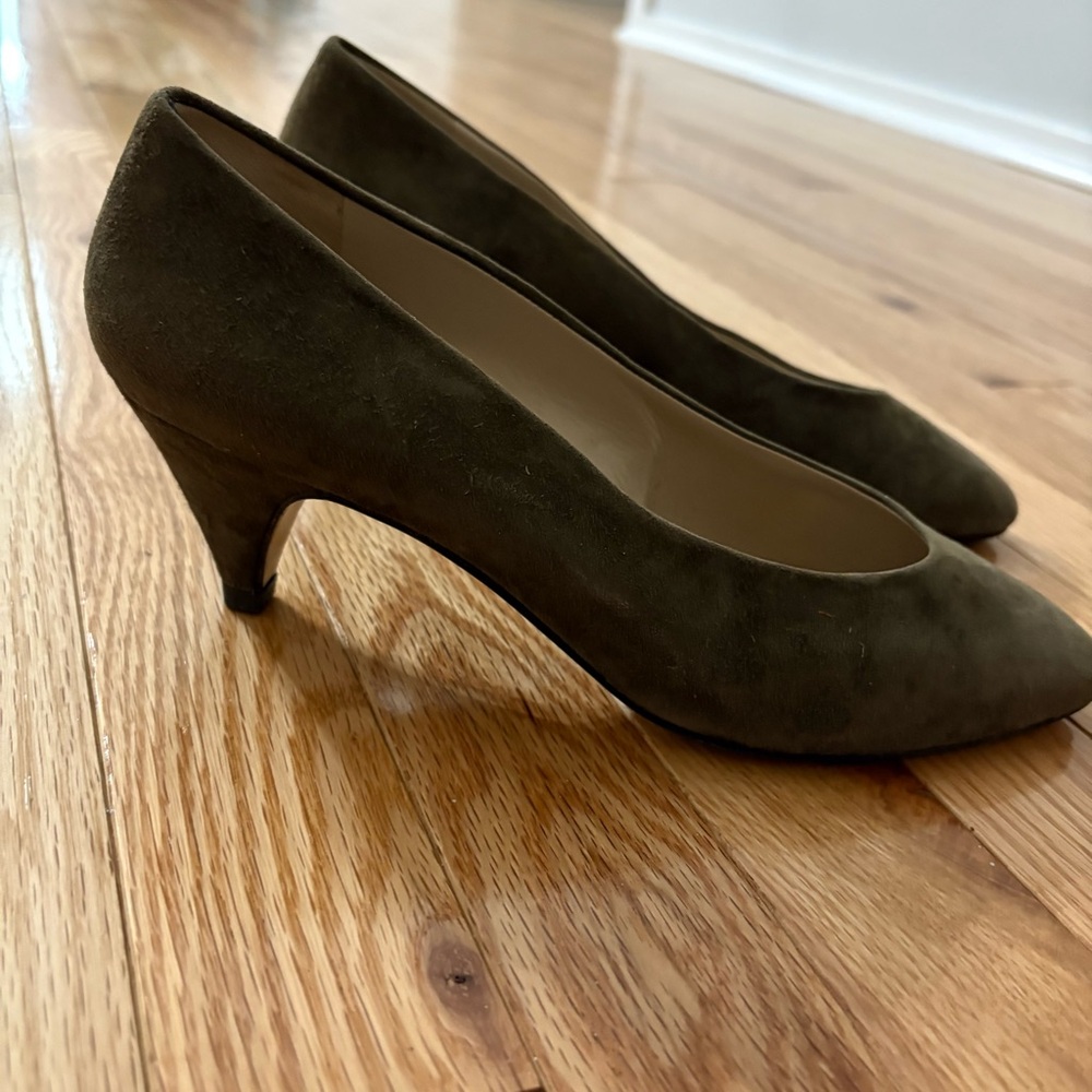 Andrea Carrano Taupe Suede Size 8 Never worn